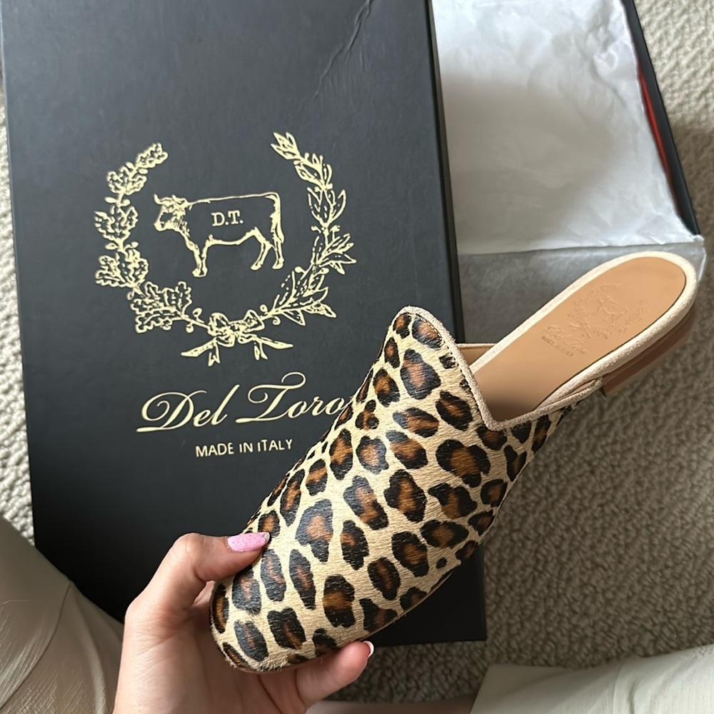 Del Toro cheetah print slip ons